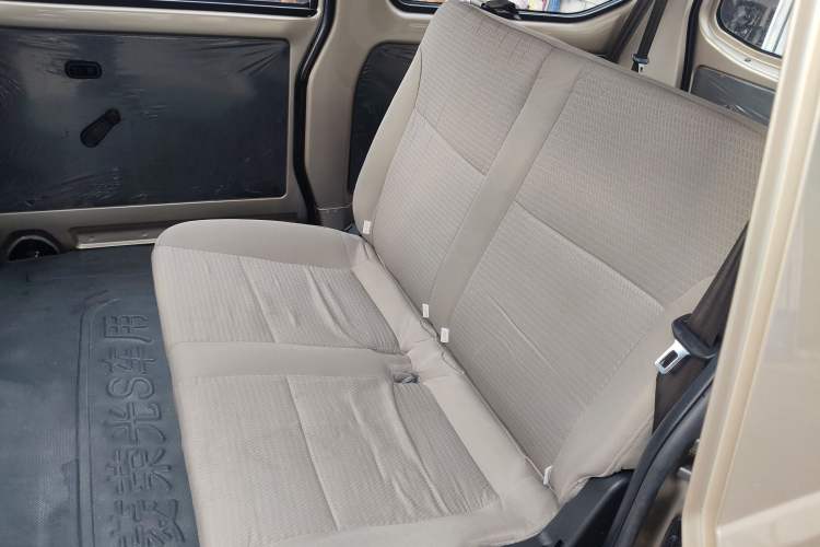 Used Wuling Rongguang S 2023 1.5L Base Version 5/7 Seats
