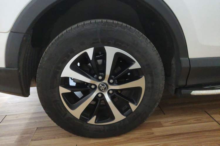 Used Toyota RAV4 2016 2.0L CVT Two-Wheel Drive Comfort Edition China V Standard