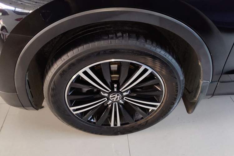 Used Volkswagen Tiguan L 2021 330TSI Automatic Two-Wheel Drive Smart Edition
