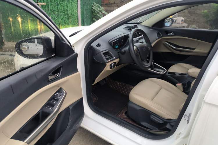 Used Ford Escort 2015 1.5L Automatic Fashion Model
