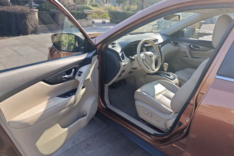 Used Nissan X-Trail 2014 2.5L CVT Leading Edition 4WD
