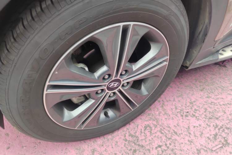 Used Hyundai ix25 2015 1.6L Automatic Two-Wheel-Drive Deluxe DLX Model
