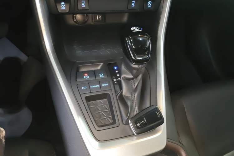 Used Toyota RAV4 2020 2.0L CVT Two-Wheel Drive Fashion PLUS Edition
