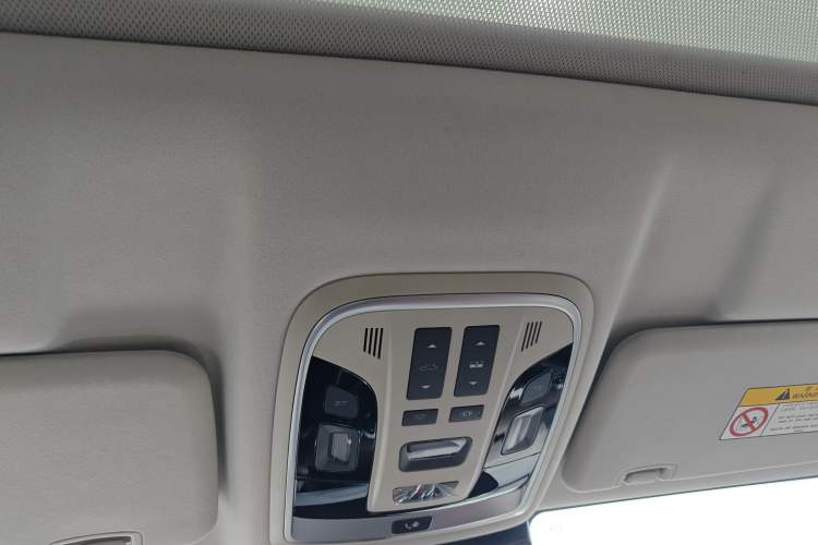 Used Wey VV6 2020 2.0T Two-Wheel Drive Smart Enjoyment+
