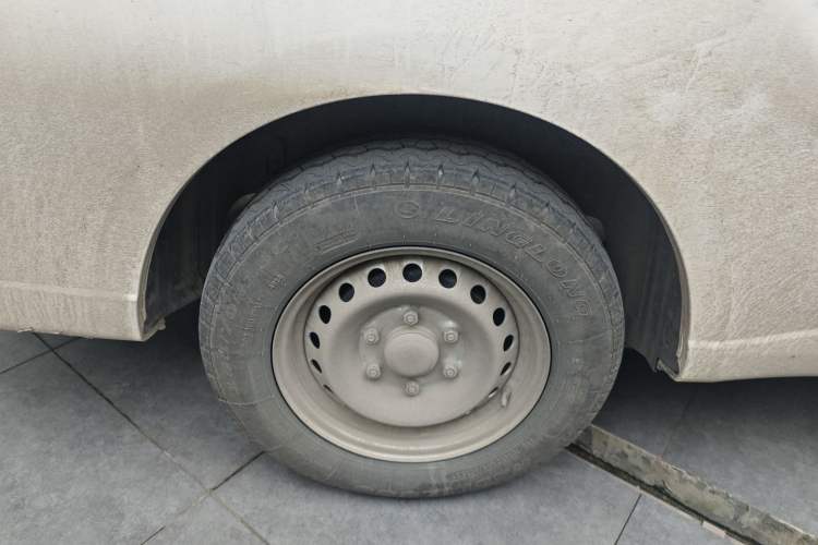 Used Wuling Yangguang 2024 300KM Comfort Version Passenger Van 75kW
