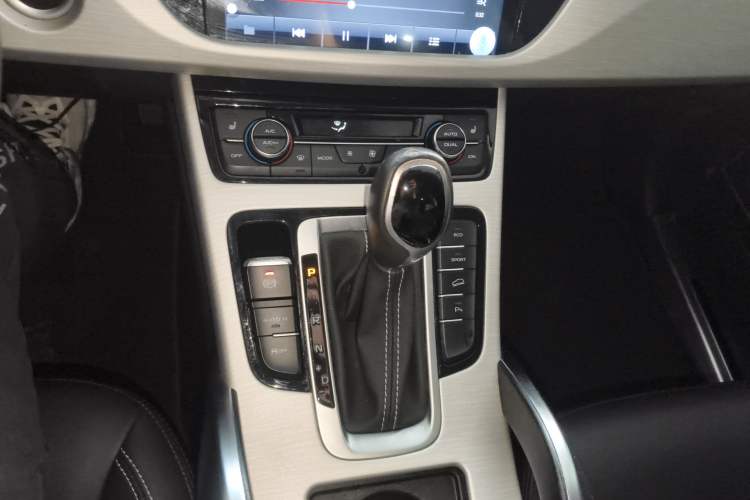 Used Geely Auto Emgrand X7 Sport 2018 1.8TD Automatic Two-Wheel Drive Smart Connect 4G Internet Edition