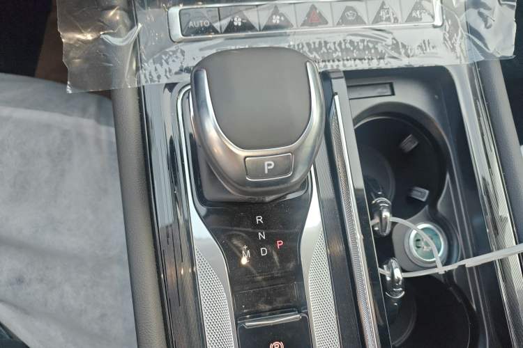 Used Hongqi H5 2024 1.5T DCT Smart Connect Flagship Edition