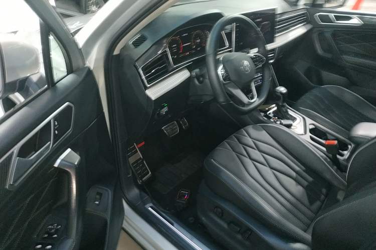 Used Volkswagen Tiguan L 2022 330TSI Automatic Two-Wheel Drive R-Line Enhanced Edition
