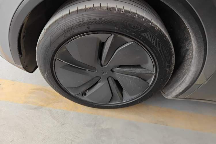 Used Tesla Model Y 2025 Rear-Wheel-Drive Version