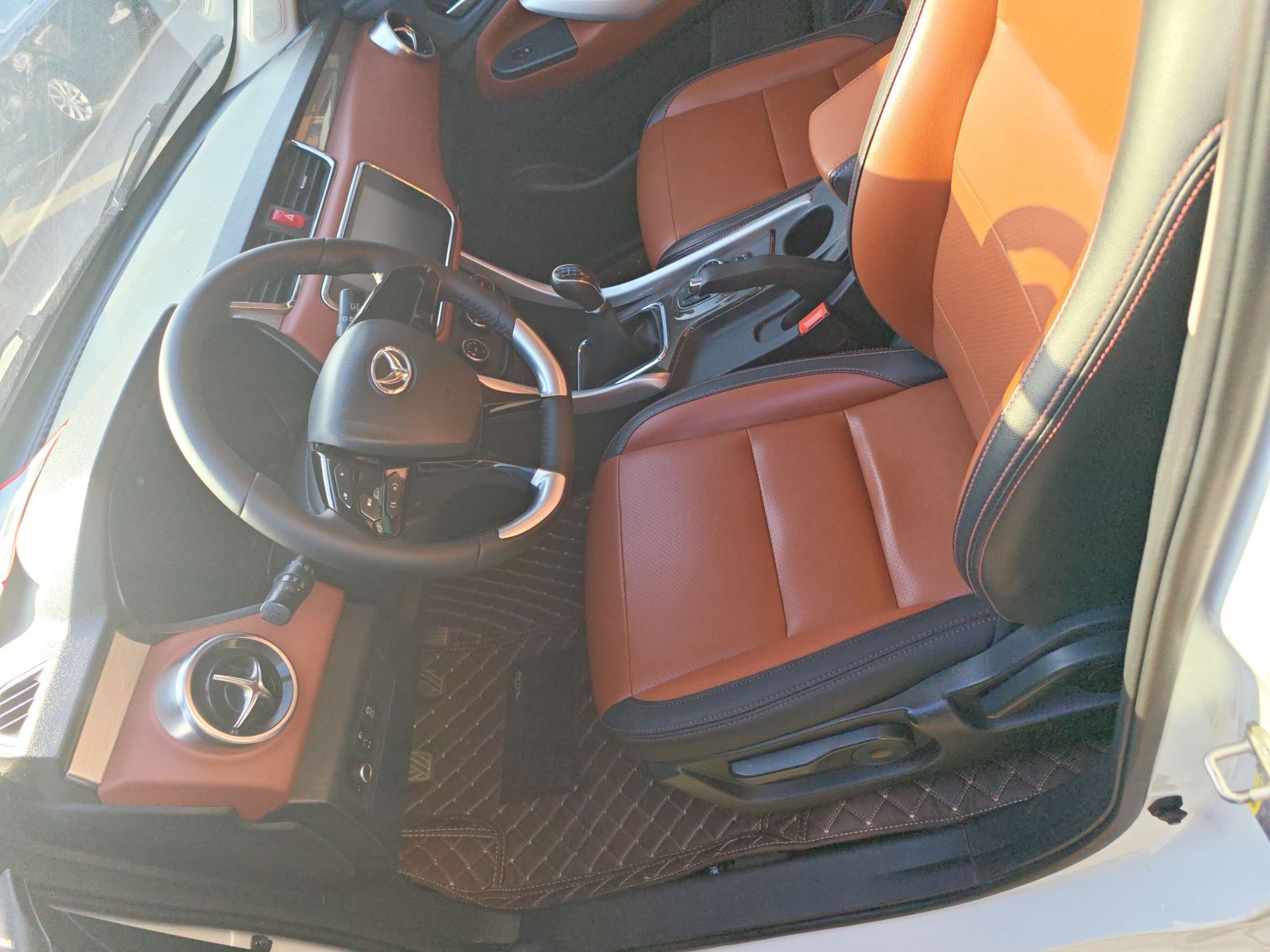 Переднее сиденье в автомобиле