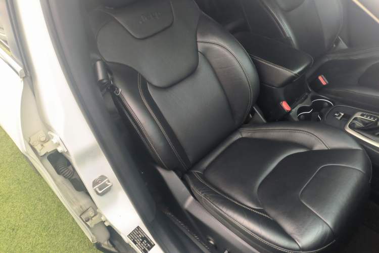 Used  Cherokee 2017 2.0L Superior Edition