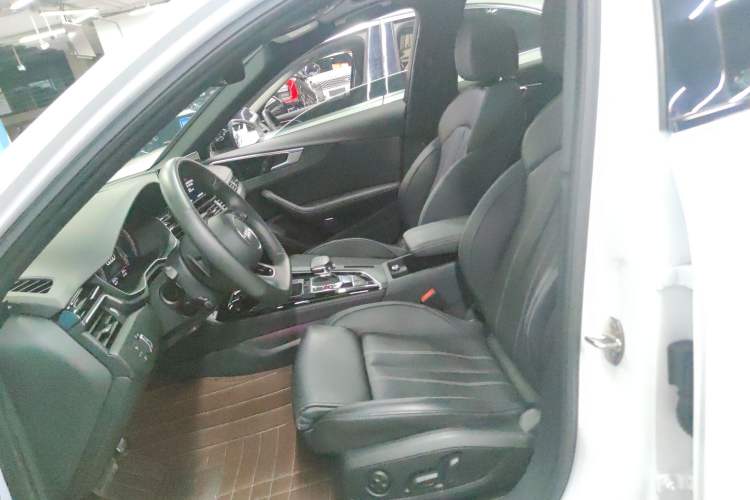 Used Audi A4L 2023 40 TFSI Luxury Dynamic Model
