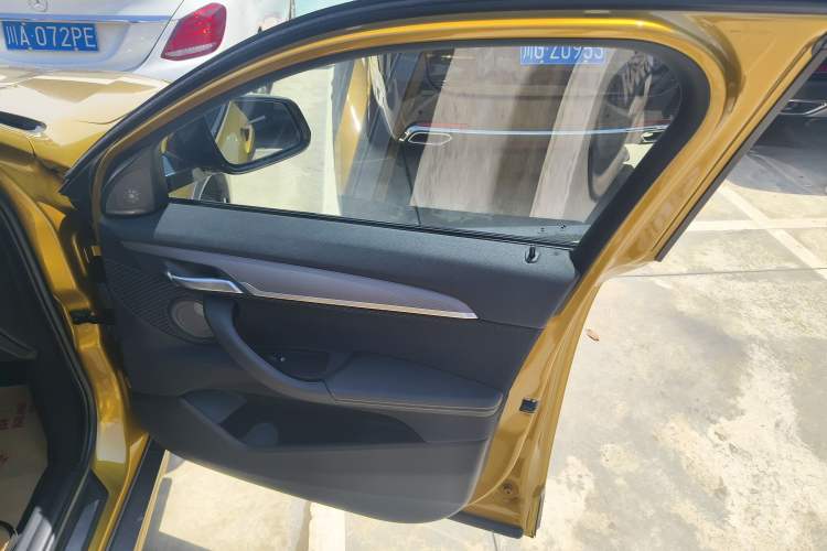 Used BMW X2 2018 sDrive25i Luxury Model with M Off-Road Package China V Emission Standard
