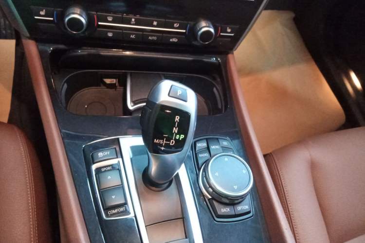 Used BMW 5 Series GT 2015 528i Leading Model