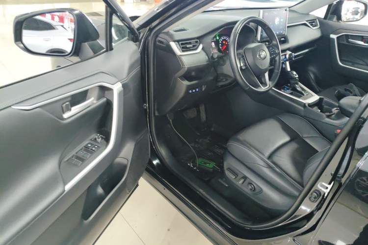 Used Toyota Wildlander 2022 2.0L CVT Two-Wheel Drive Luxury PLUS Edition
