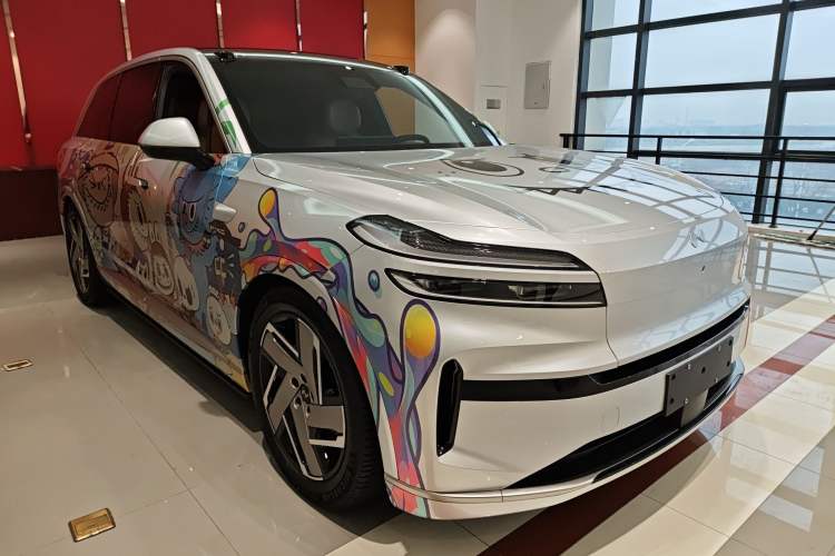 Used ONVO Luxeed L90 2025 Model—Ultra Six-Seater Version
