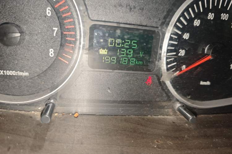 Used  Refine 2011 2.0L Government Procurement Version Manual Luxury Trim
