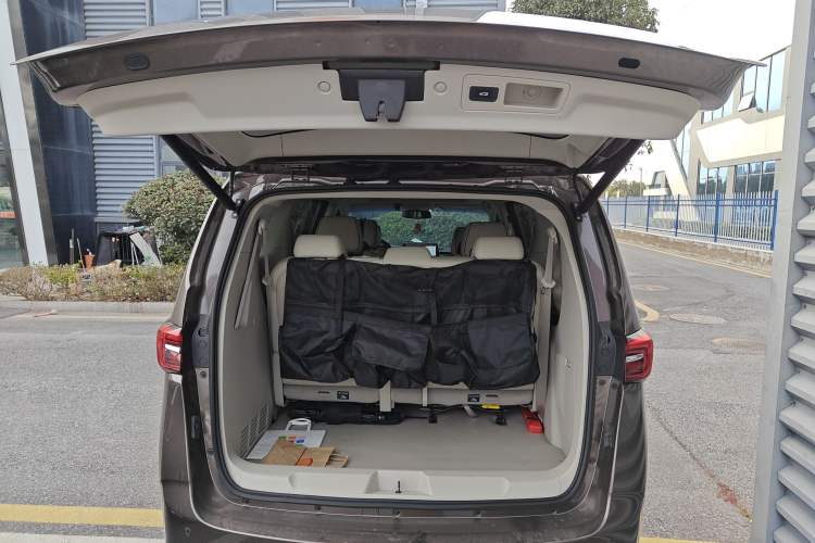 Used Buick GL8 2021 Land Cruiser Executive Class 652T Luxury Model