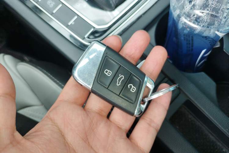 Used Volkswagen Magotan 2023 2 Million Units Limited Edition 330TSI DSG Leading Version
