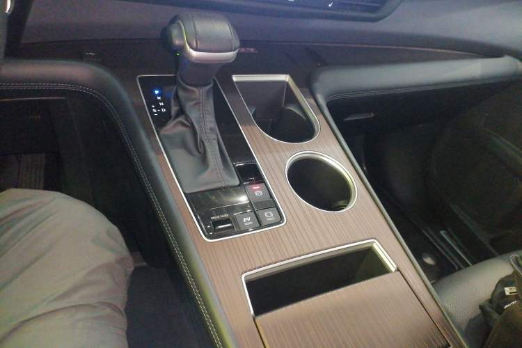 Used Toyota Granvia 2024 2.5L Hybrid Prestige PLUS Four-Wheel Drive Version
