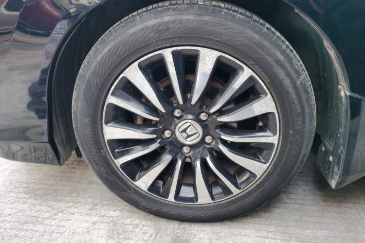 Used Honda Crider 2013 1.8L automatic luxury edition
