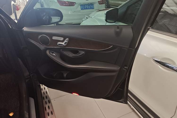 Used Mercedes-Benz GLC 2018 Refreshed GLC 300 4MATIC Dynamic Edition