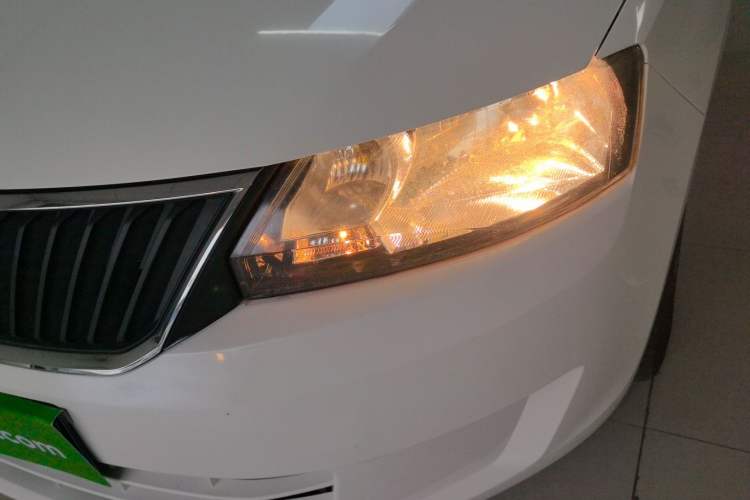 Used Skoda Rapid 2016 1.6L Automatic Front-Wheel Drive Model