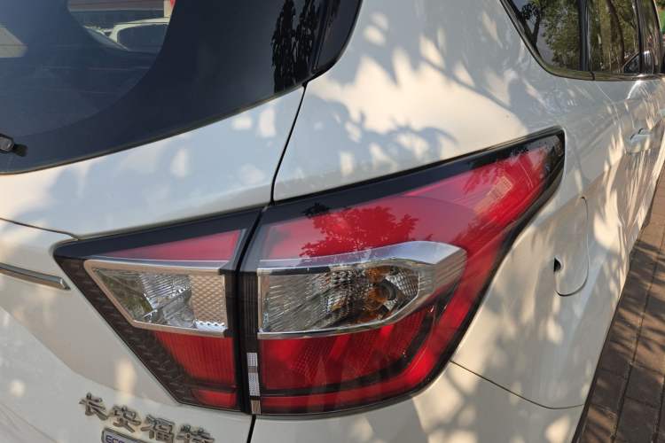 Used Ford Kuga 2017 EcoBoost 180 Two-Wheel-Drive Tiger Leap Model
