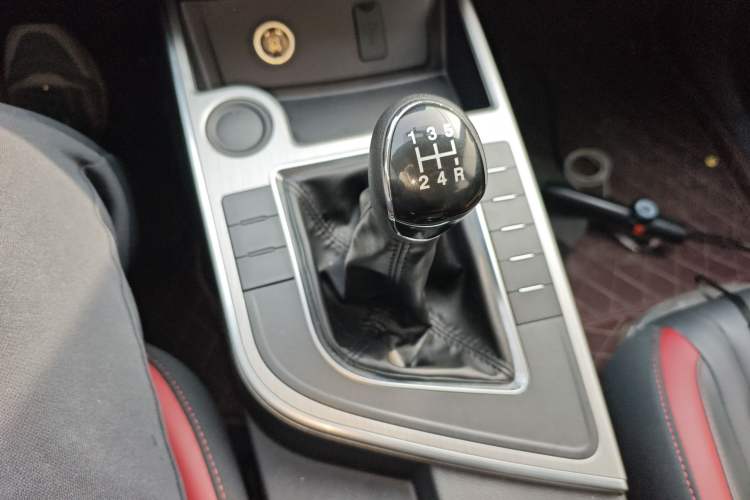 Used FORTHING T5 2021 Revised 1.6L Manual Comfort Version
