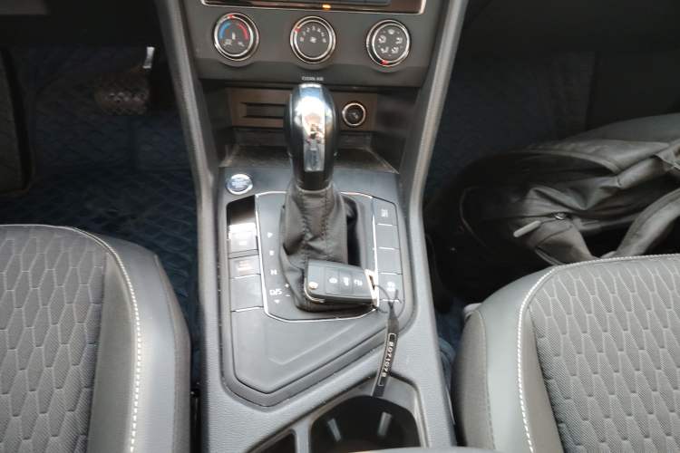 Used Volkswagen Tiguan L 2020 330TSI Automatic Two-Wheel Drive Luxury Edition China VI Standard