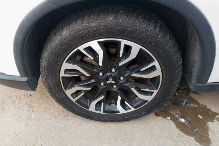 Used Mitsubishi Outlander 2019 2.0L Two-Wheel Drive Comfort Edition 5 Seats China V Standard