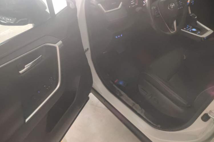 Used Toyota RAV4 2021 2.0L CVT Four-Wheel Drive Premium Edition