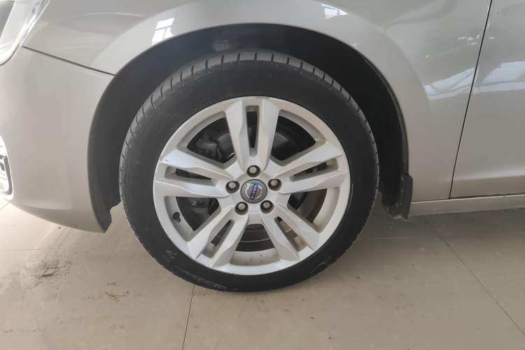 Used Volvo S60 2014 S60L 2.0T Zhiyuan Edition
