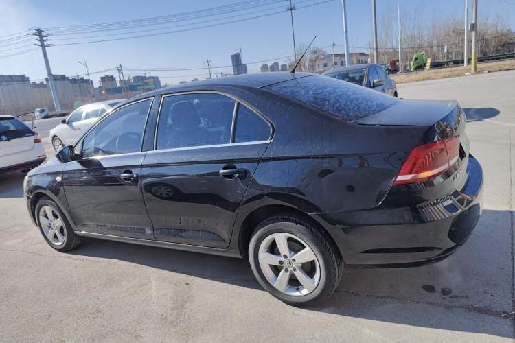 Used Volkswagen Santana 2015 1.6L Manual Comfort Edition
