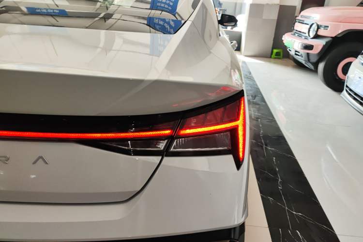 Used Hyundai Elantra 2023 1.5L CVT LUX Prestige Edition