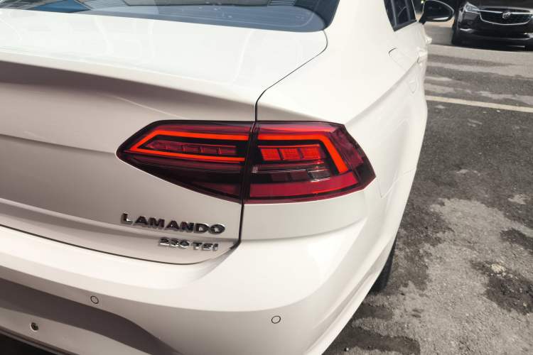 Used Volkswagen Lamando 2019 230TSI DSG Fashion Edition China VI
