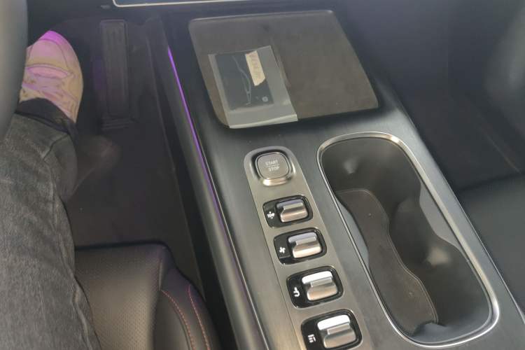 Used  SU7 2024 Rear-Drive Ultra-Long Range Advanced Pro-Level Intelligent Driving Version
