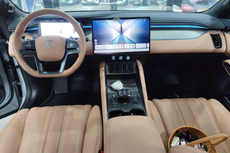 Used BYD Song L EV 2025 Intelligent Driving Version 662 km LiDAR Excellence Edition
