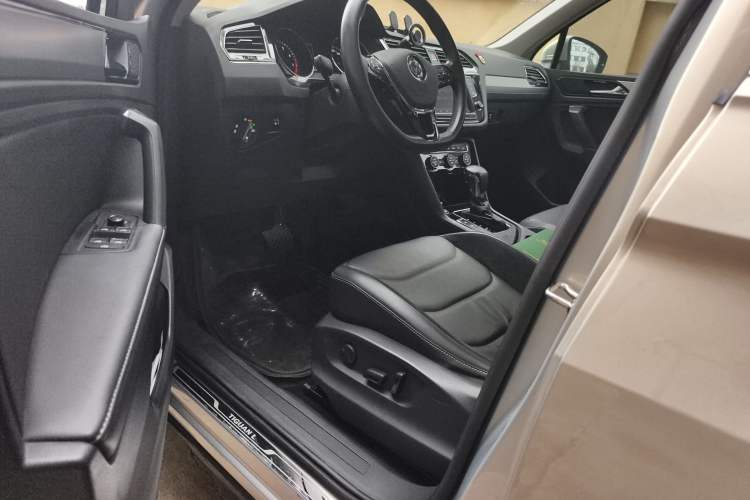 Used Volkswagen Tiguan L 2017 330TSI Automatic Two-Wheel Drive Luxury Edition