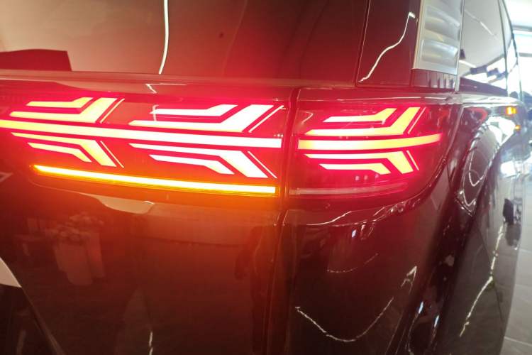 Used Denza D9 2022 DM-i 970 Four-Wheel Drive Flagship Model