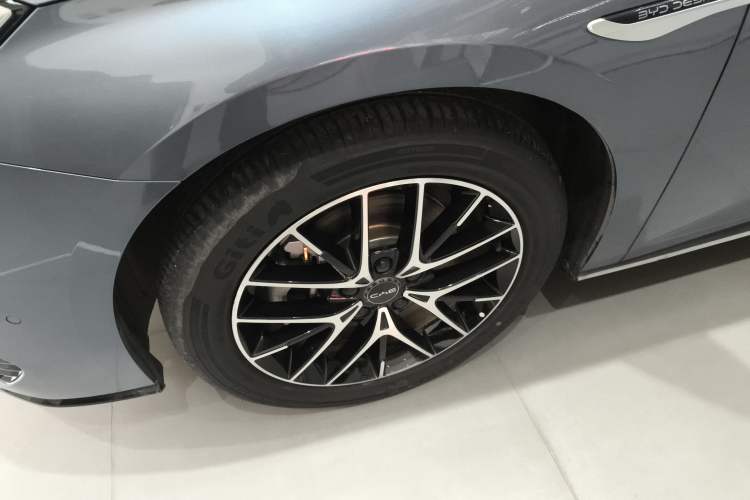 Used BYD Seal 2023 DM-i 1.5T 121km Flagship Model
