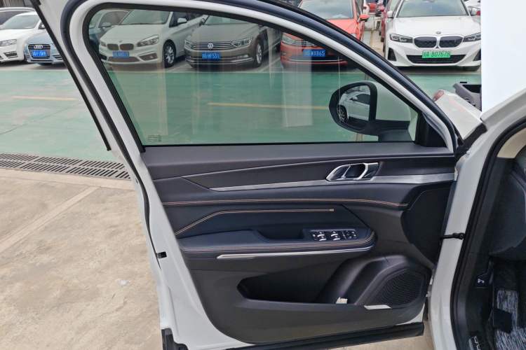 Used Lynk & Co 01 2023 2.0TD Two-Wheel Drive Pro Trim
