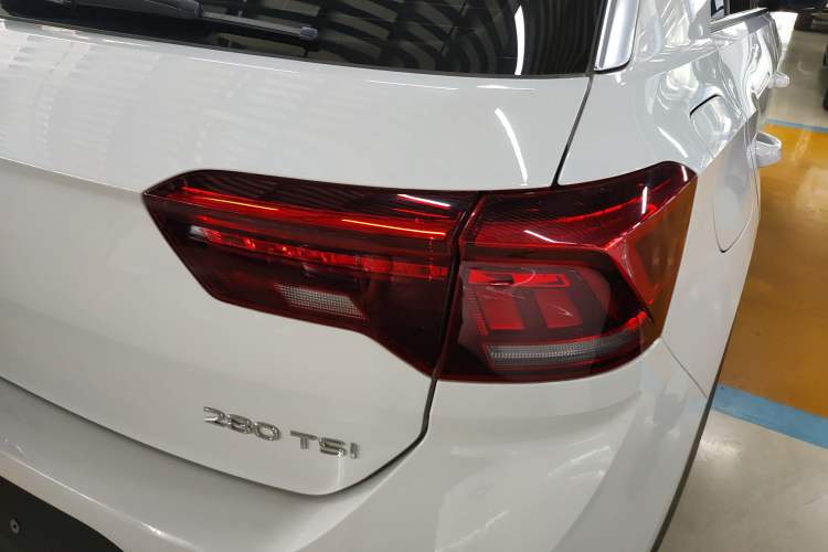 Used Volkswagen T-ROC 2022 280TSI DSG Two-Wheel Drive Elite PLUS
