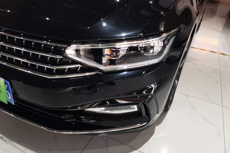 Used Volkswagen Magotan 2023 2 Million Units Limited Edition 330TSI DSG Leading Version
