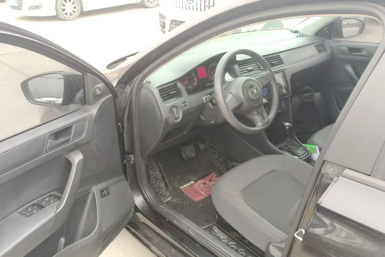 Used Volkswagen Santana 2015 1.6L Automatic Fashion Edition