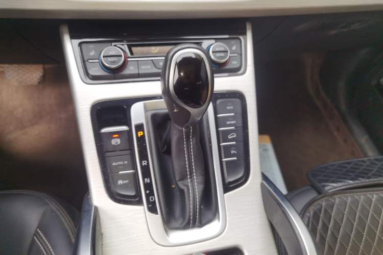 Used Geely Auto Emgrand X7 Sport 2018 1.8TD Automatic Two-Wheel Drive Smart Connect 4G Internet Edition
