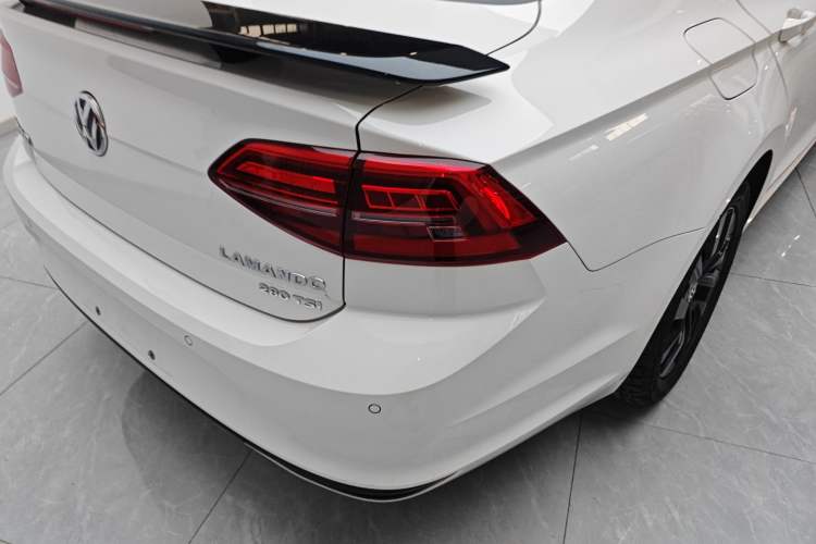 Used Volkswagen Lamando 2021 280TSI DSG Luxury Phantom Edition
