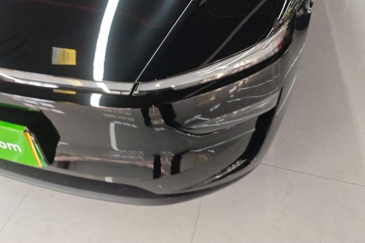 Used Tesla Model Y 2025 Long-Range All-Wheel-Drive Version
