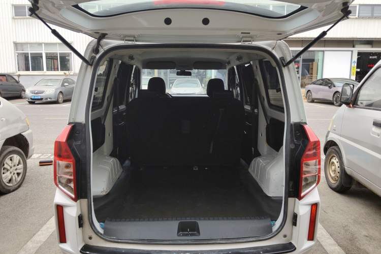 Used Wuling Hongguang PLUS 2019 1.5T Manual Standard Edition 5 Seats