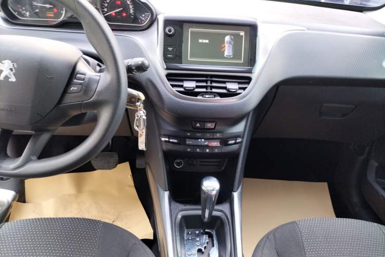 Used Peugeot 2008 2014 1.6L Automatic Fashion Edition

